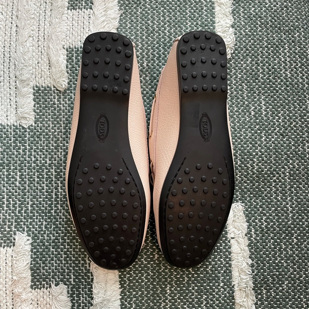 Tod’s pale pink loafers - Picture 3 of 7